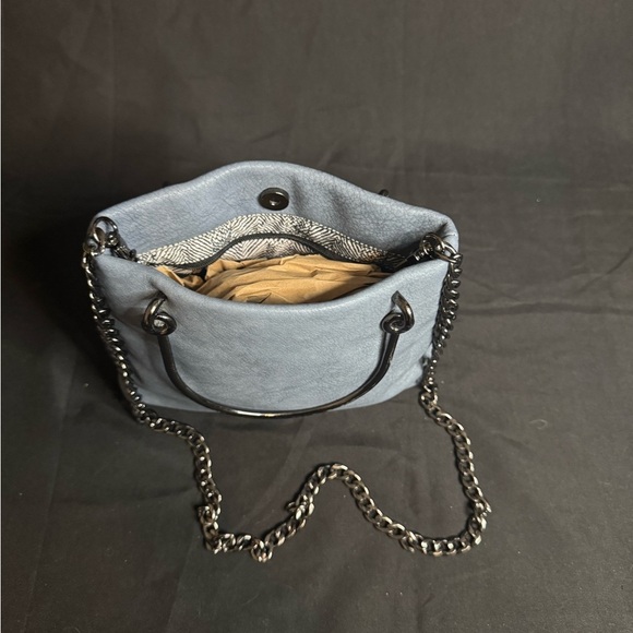 Elegant Gray Chain Shoulder Bag - Picture 3 of 9